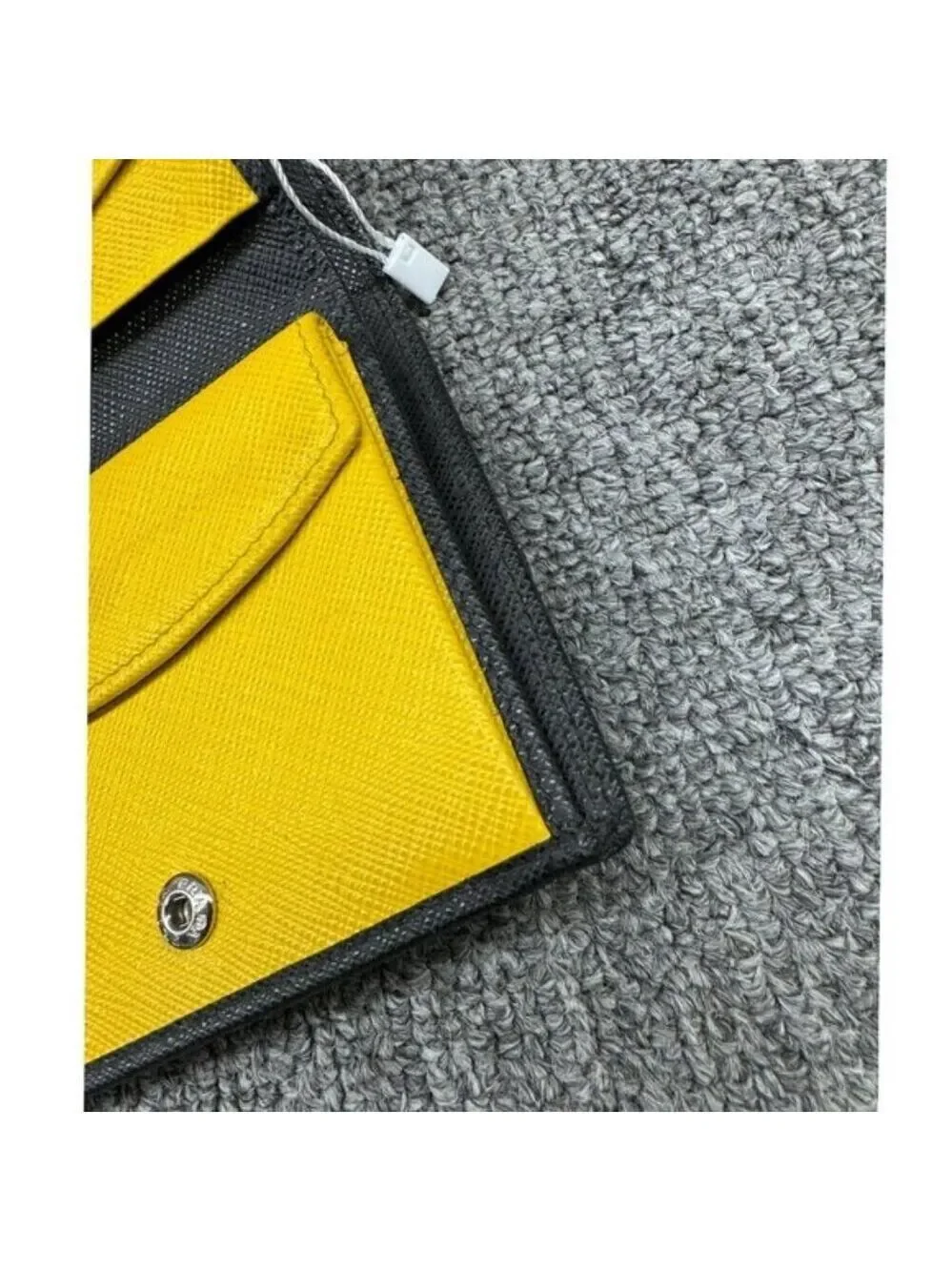PRADA Black Saffiano Leather Bifold Wallet 175-013025